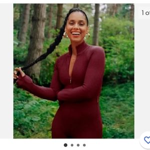 Gorgeous Alicia Keys Athleta Goddess Ribbed Bodysuit